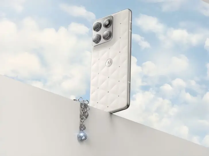 Motorola Pantone Cloud Dancer